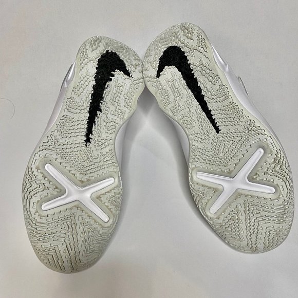 Nike Kids Team Hustle Basketball Shoes - Size 13C - Picture 4 of 5